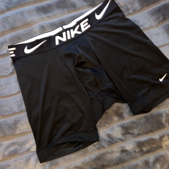 Men's Nike Dri-FIT Essential Stretch Trunks - Picture 3 of 3